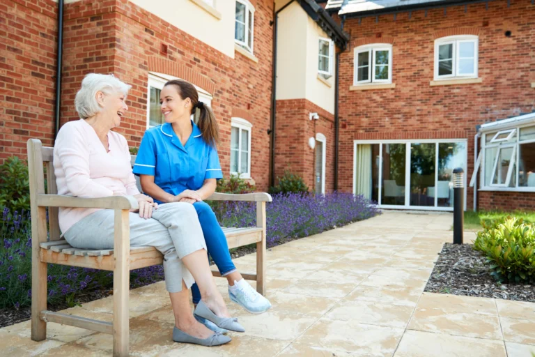 Deciding Between Independent Living and Assisted Living: A Guide to Making the Best Choice